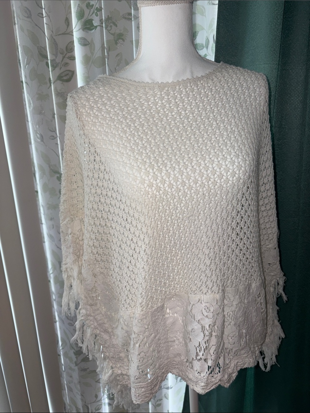 Design Lab Lord & Taylor Off White Crochet Lace Poncho Sweater NWOT Medium